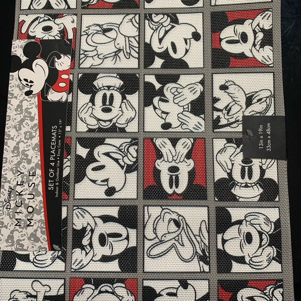Mickey Mouse 4 Placemats Indoor/Outdoor And Glass Bank